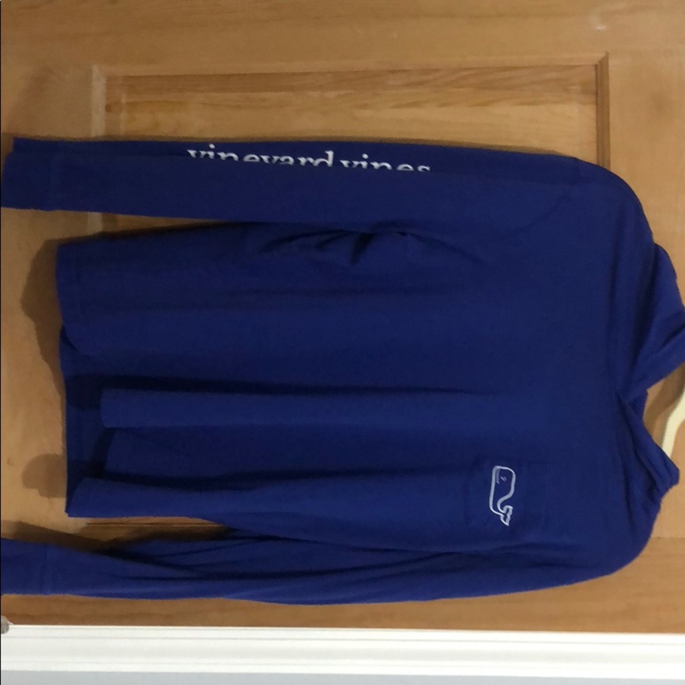 Long-Sleeve Vineyard Vines graphic hoodie